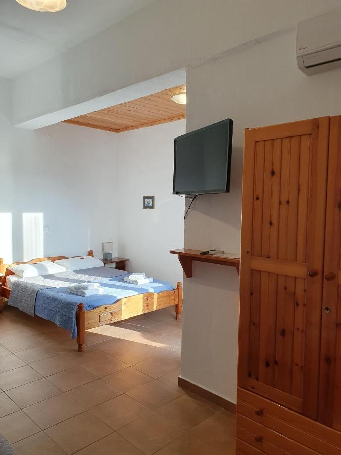 Babis & Popi Rooms And Studios Frangokastello Buitenkant foto