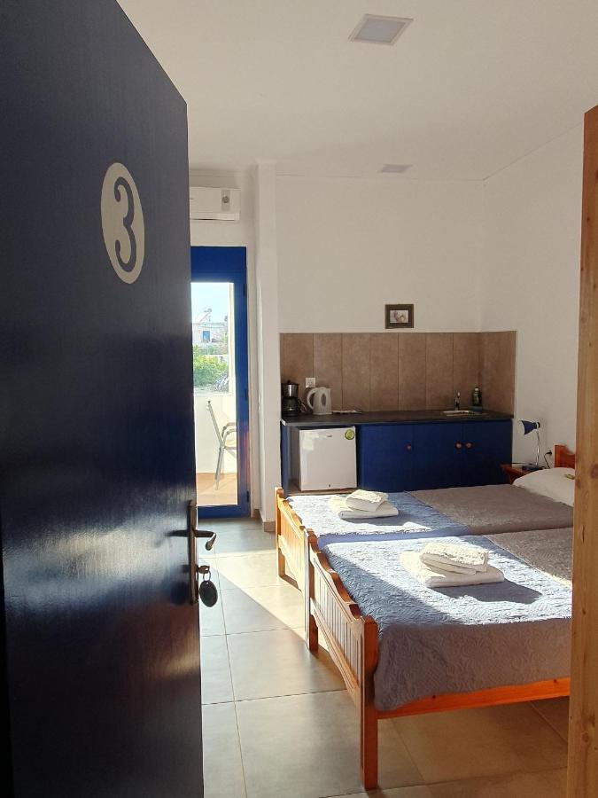 Babis & Popi Rooms And Studios Frangokastello Buitenkant foto