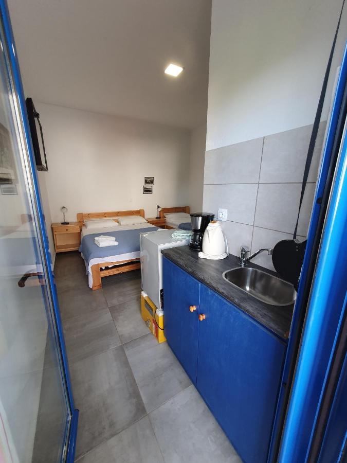 Babis & Popi Rooms And Studios Frangokastello Buitenkant foto